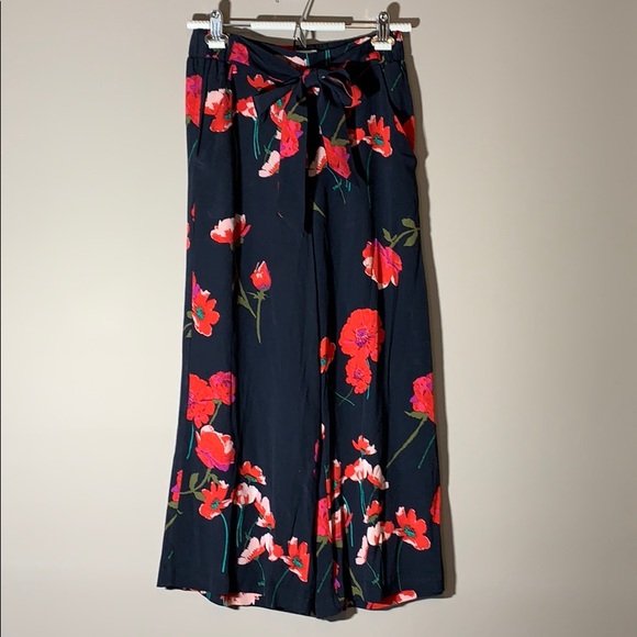 Wilfred Wide Leg Pants. Navy floral. Size small.